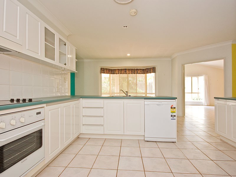 61 Holborn Crescent, Carindale QLD 4152