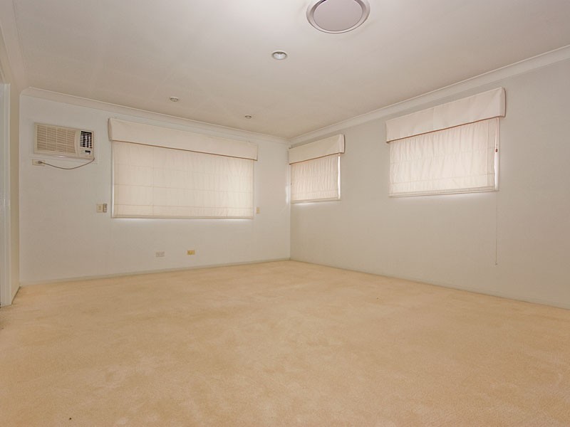 61 Holborn Crescent, Carindale QLD 4152