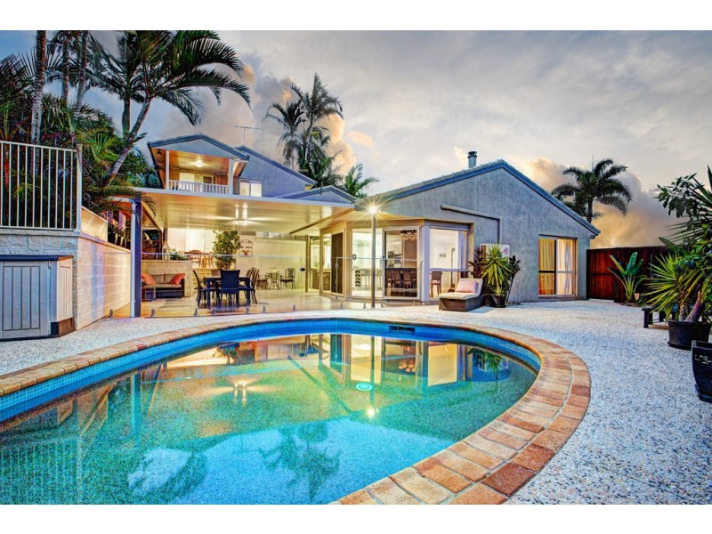 8 Carnegie Court, Carindale QLD 4152