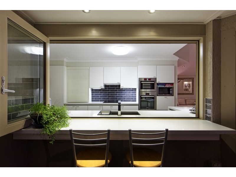 8 Carnegie Court, Carindale QLD 4152