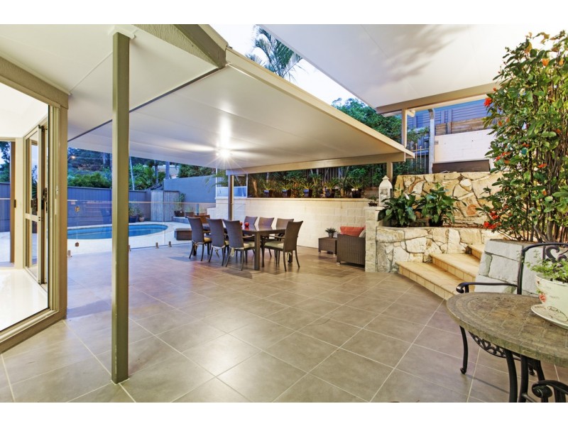 8 Carnegie Court, Carindale QLD 4152