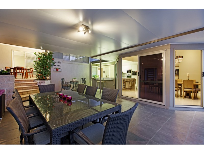 8 Carnegie Court, Carindale QLD 4152