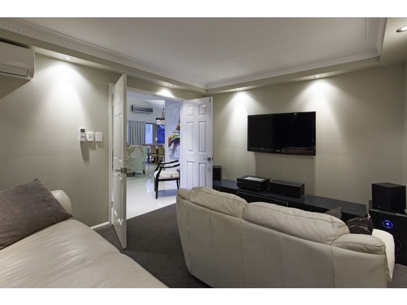 8 Carnegie Court, Carindale QLD 4152