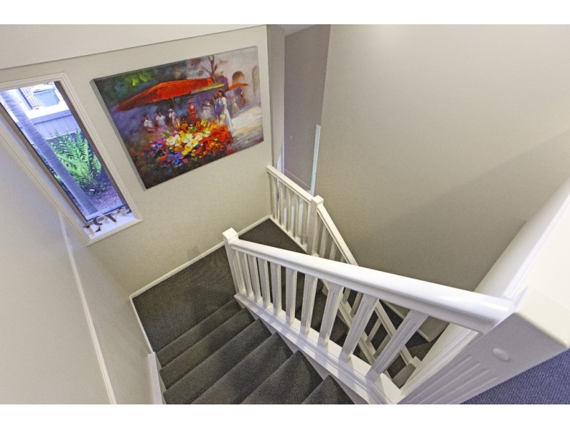 8 Carnegie Court, Carindale QLD 4152