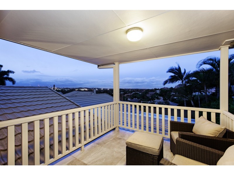 8 Carnegie Court, Carindale QLD 4152