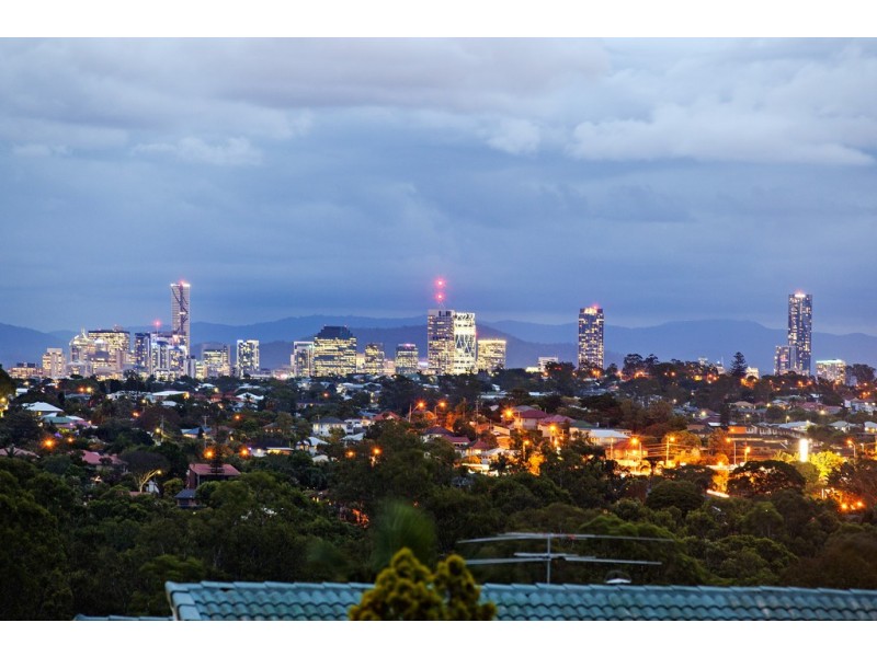 8 Carnegie Court, Carindale QLD 4152