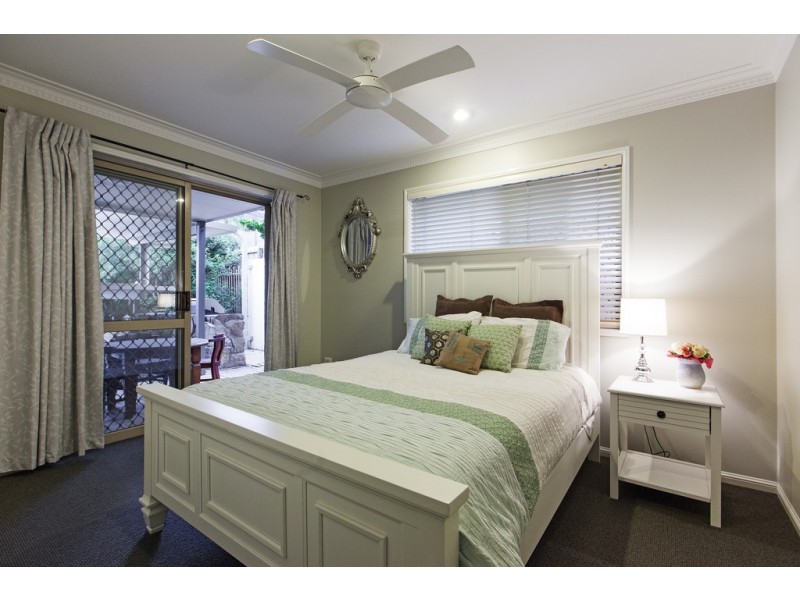 8 Carnegie Court, Carindale QLD 4152