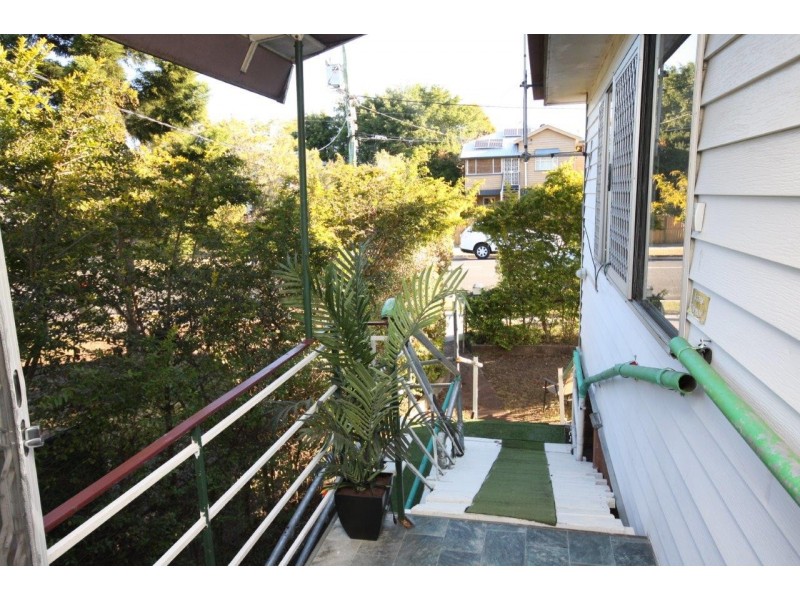 9 Landsdowne Street, Coorparoo QLD 4151