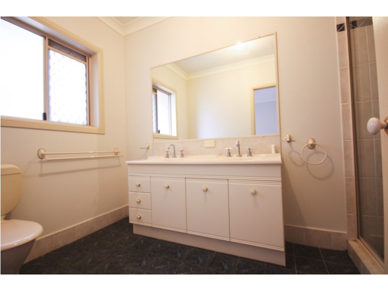 6 Oxford Close, Carindale QLD 4152