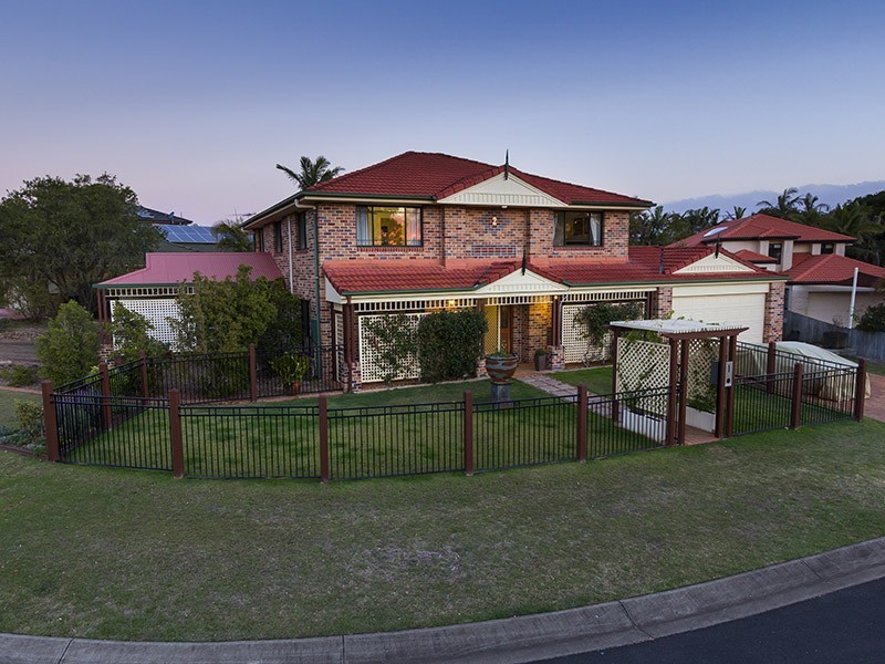 10 Windermere Crescent, Carindale QLD 4152