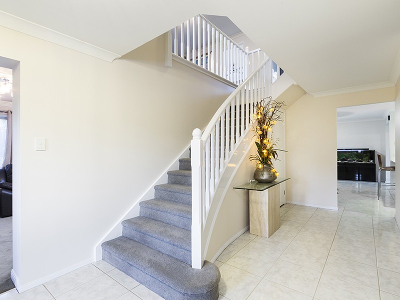 10 Windermere Crescent, Carindale QLD 4152