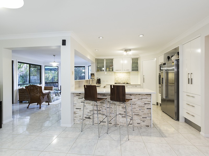 10 Windermere Crescent, Carindale QLD 4152