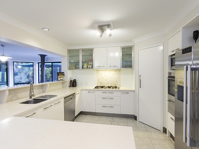 10 Windermere Crescent, Carindale QLD 4152