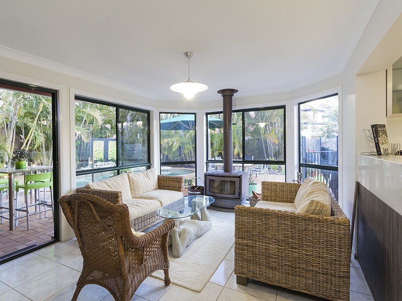 10 Windermere Crescent, Carindale QLD 4152