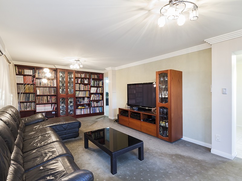 10 Windermere Crescent, Carindale QLD 4152