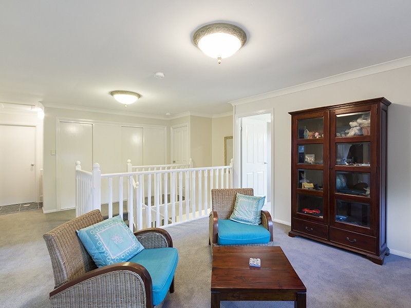 10 Windermere Crescent, Carindale QLD 4152