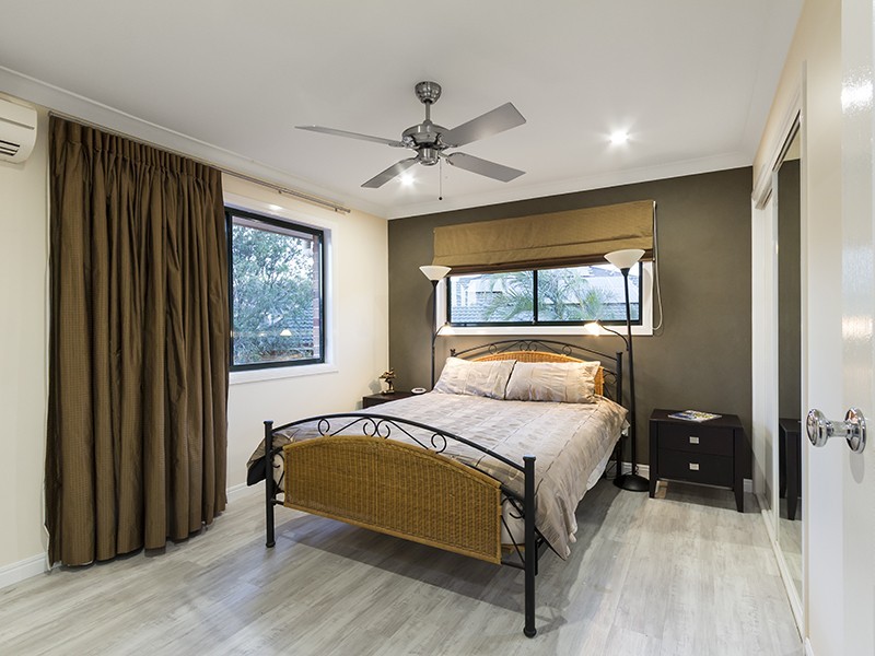 10 Windermere Crescent, Carindale QLD 4152