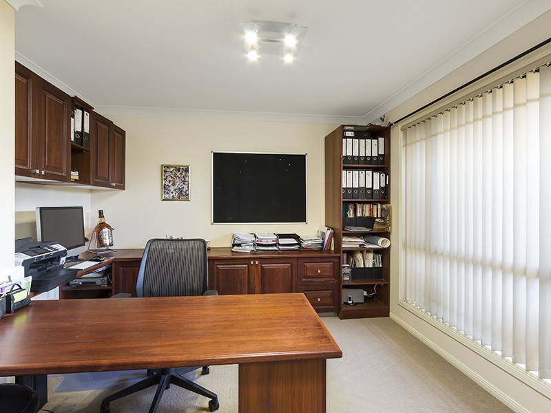 10 Windermere Crescent, Carindale QLD 4152