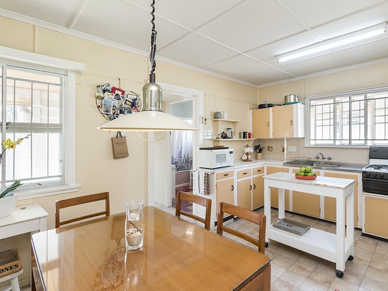 74 Thynne Avenue, Norman Park QLD 4170