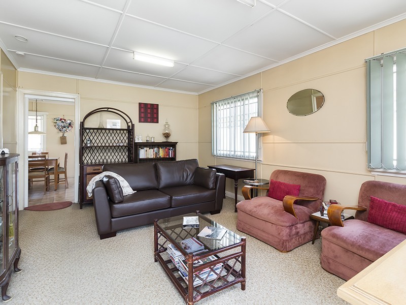 74 Thynne Avenue, Norman Park QLD 4170