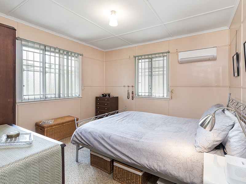 74 Thynne Avenue, Norman Park QLD 4170