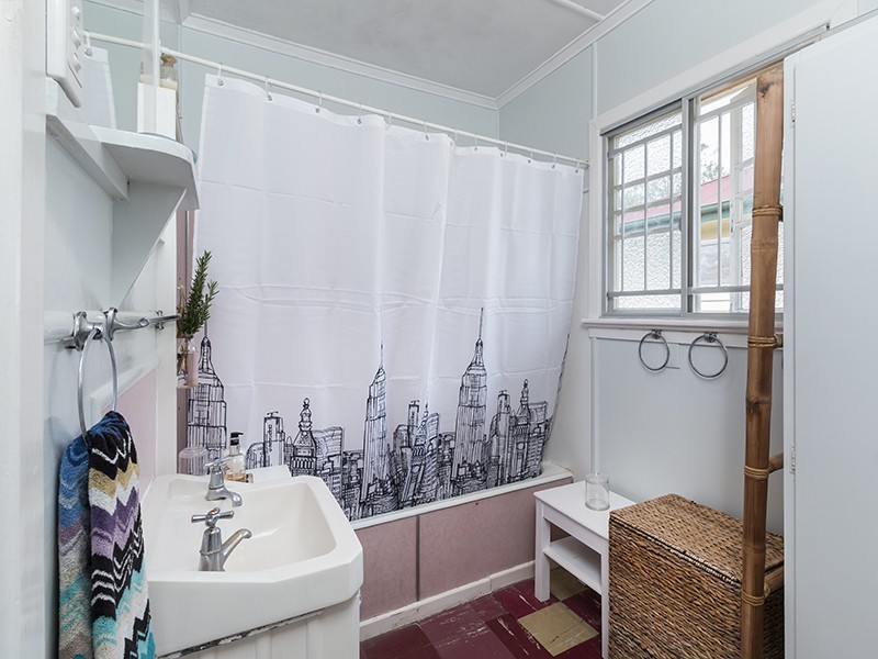 74 Thynne Avenue, Norman Park QLD 4170