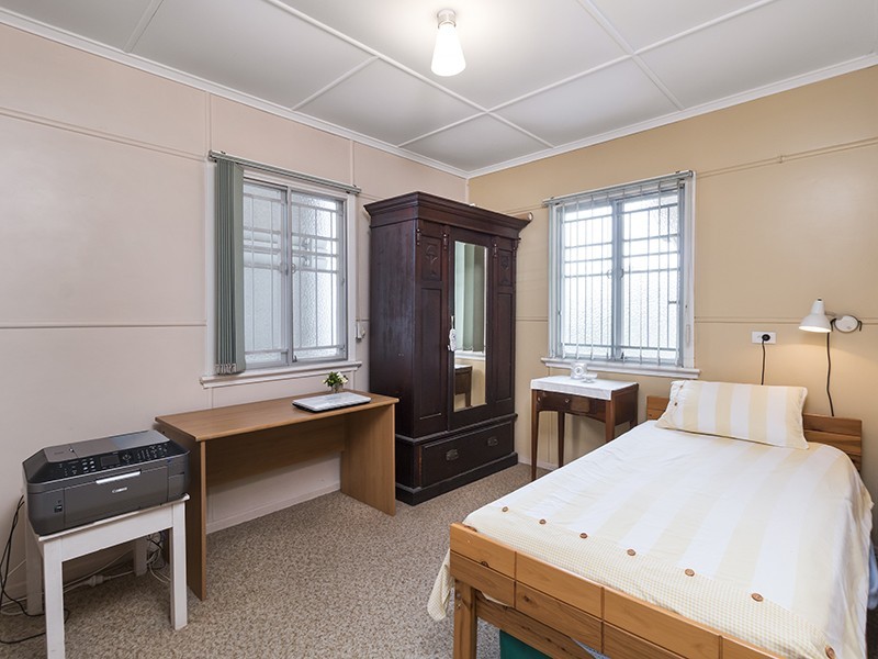 74 Thynne Avenue, Norman Park QLD 4170