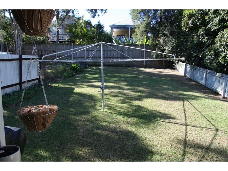 18  Overend Street, Norman Park QLD 4170