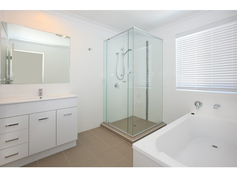 24 Faraday Street, Camp Hill QLD 4152