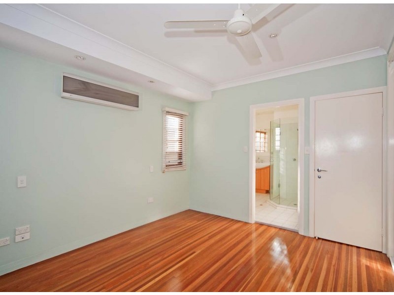 17 Waverley Road, Camp Hill QLD 4152