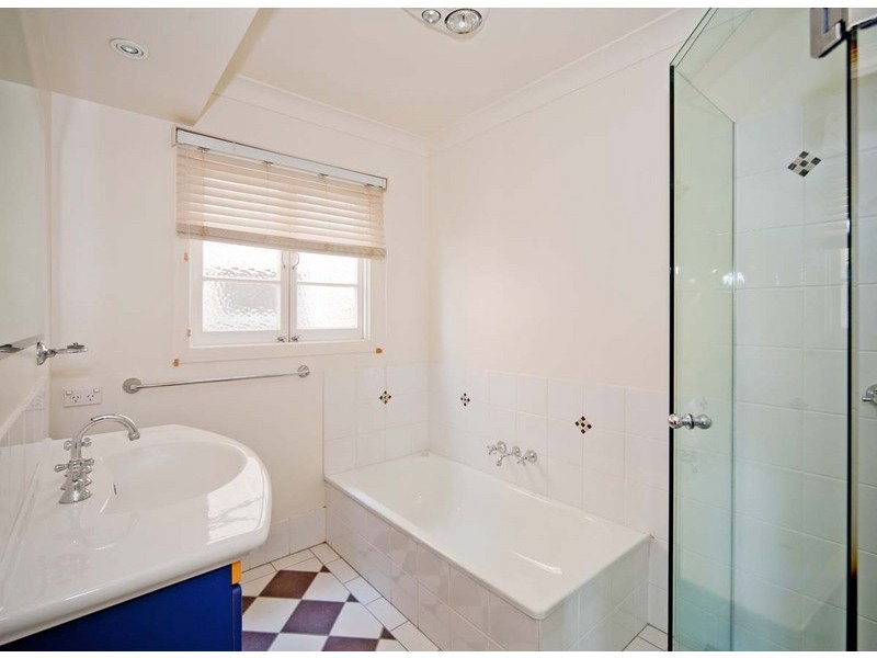 17 Waverley Road, Camp Hill QLD 4152