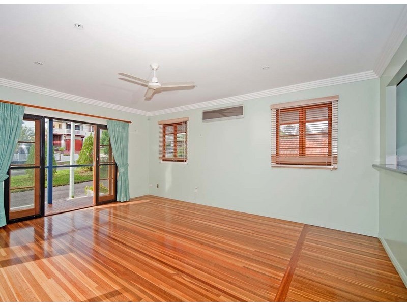 17 Waverley Road, Camp Hill QLD 4152