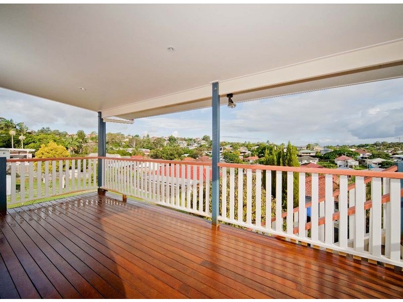 17 Waverley Road, Camp Hill QLD 4152