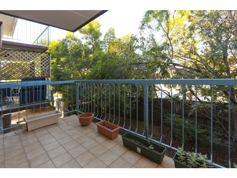 2/12 Crown Street, Holland Park West QLD 4121