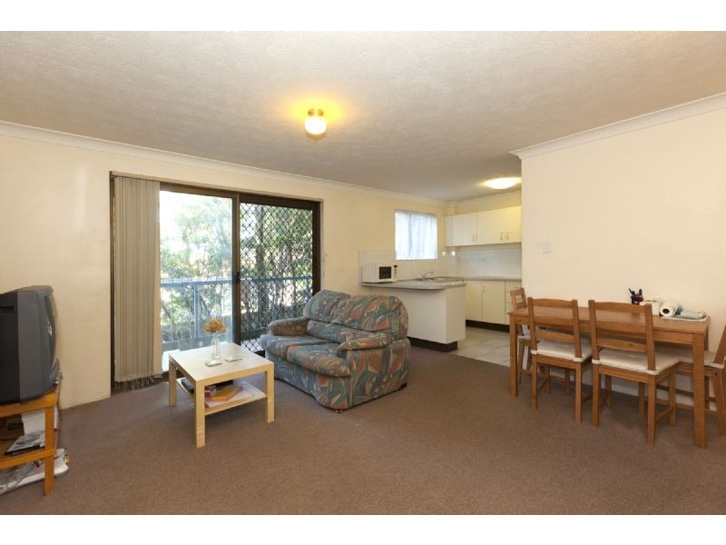 2/12 Crown Street, Holland Park West QLD 4121