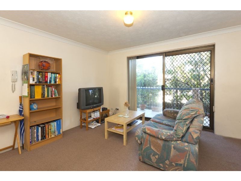 2/12 Crown Street, Holland Park West QLD 4121