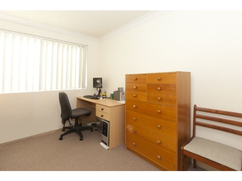 2/12 Crown Street, Holland Park West QLD 4121