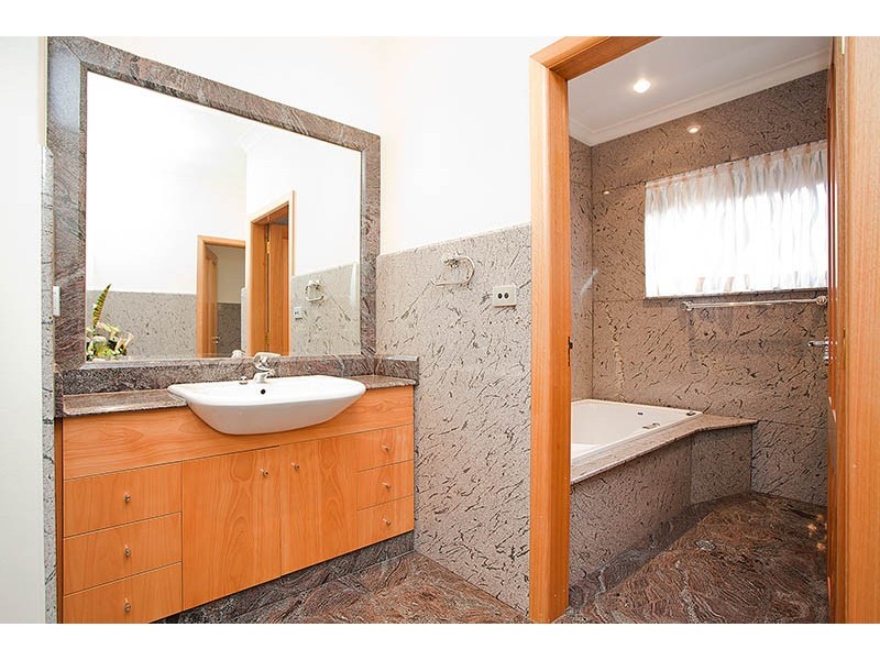 9 Northbrook Place, Illawong NSW 2234