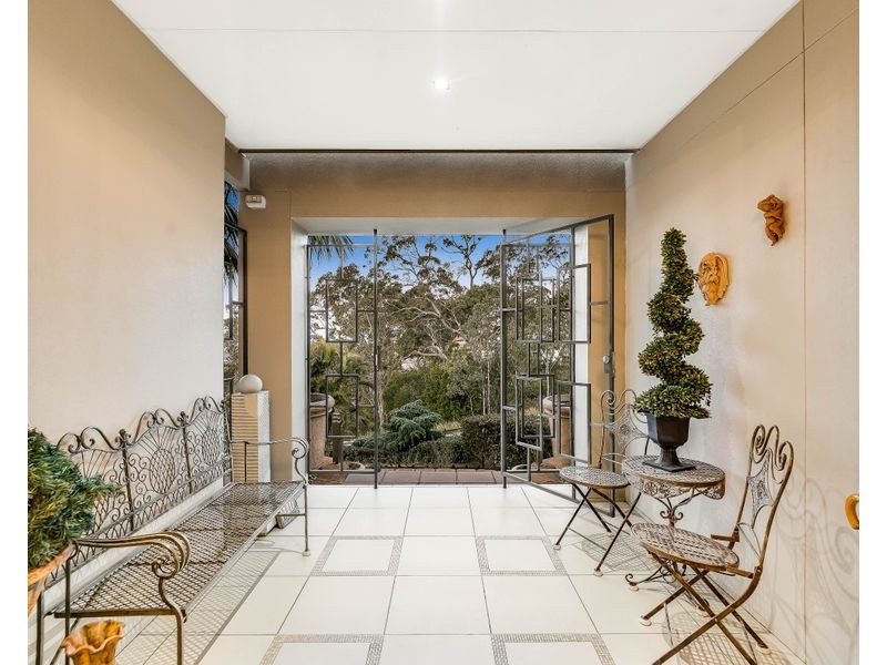 15 Coventry Court, Mount Lofty QLD 4350
