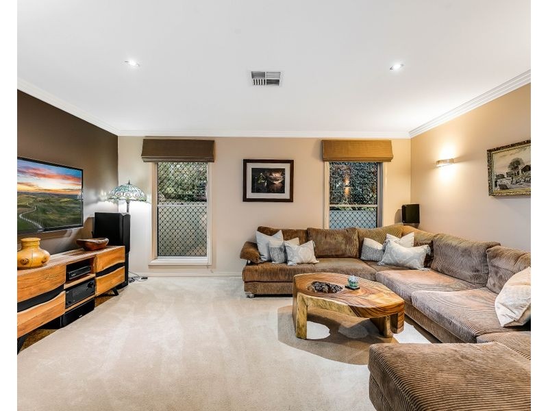 15 Coventry Court, Mount Lofty QLD 4350