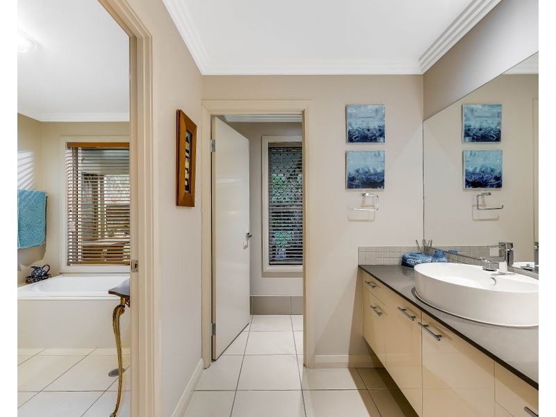 15 Coventry Court, Mount Lofty QLD 4350