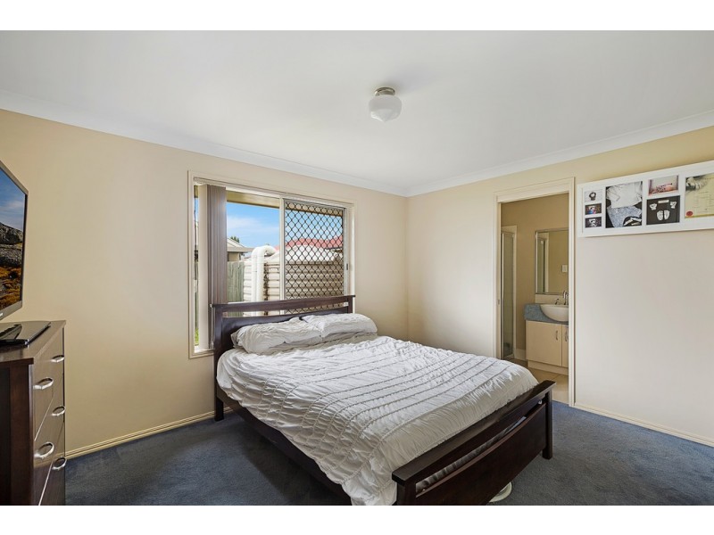 20 Sambar Court, Kearneys Spring QLD 4350