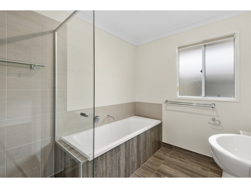 12 Orchard Lane, Glenvale QLD 4350