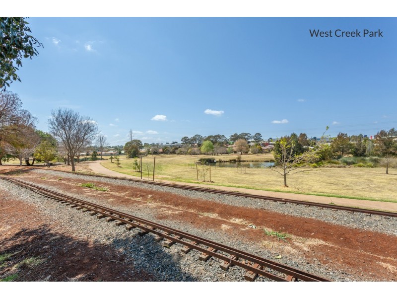 4 Dunemann Street, Kearneys Spring QLD 4350