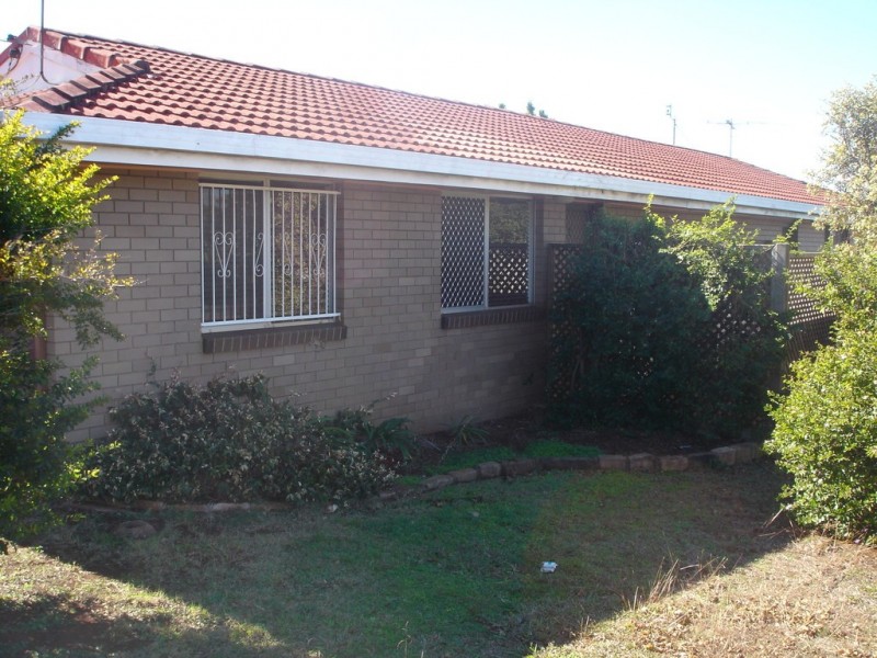 2/407 Stenner Street, Kearneys Spring QLD 4350