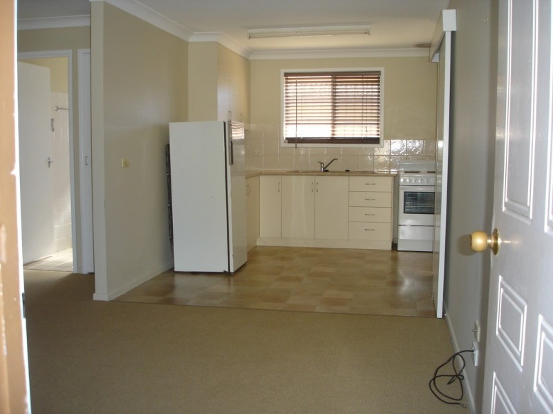 2/407 Stenner Street, Kearneys Spring QLD 4350