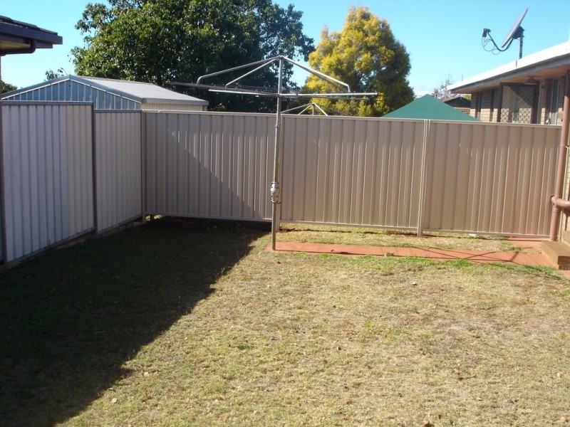 2/407 Stenner Street, Kearneys Spring QLD 4350