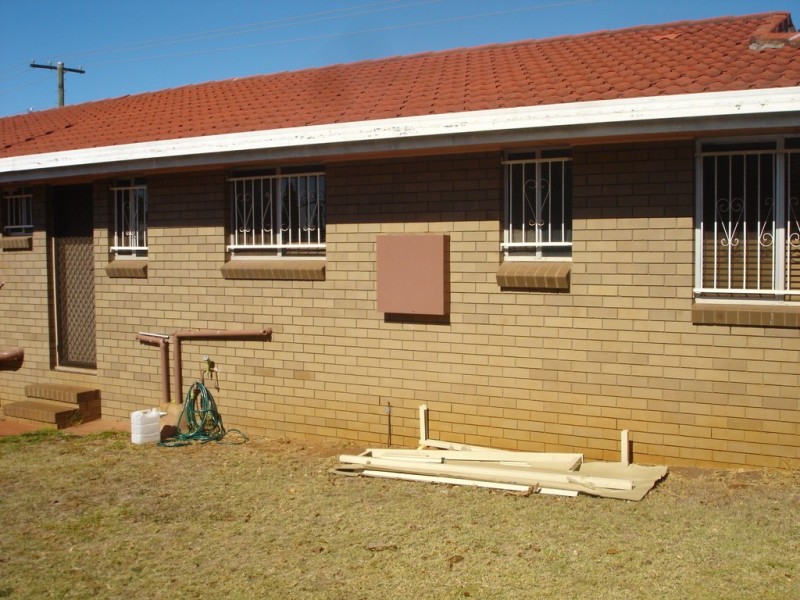 2/407 Stenner Street, Kearneys Spring QLD 4350