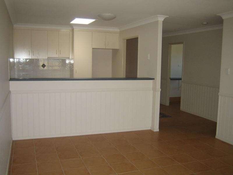 2/406 Alderley Street, Kearneys Spring QLD 4350