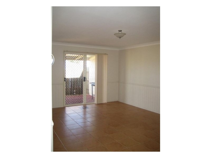 2/406 Alderley Street, Kearneys Spring QLD 4350